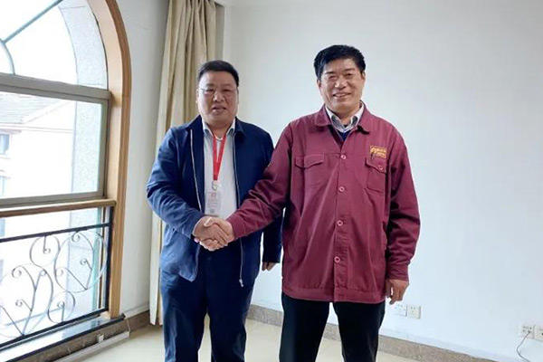 新鄉(xiāng)長城副總經理與沙鋼集團領導合影