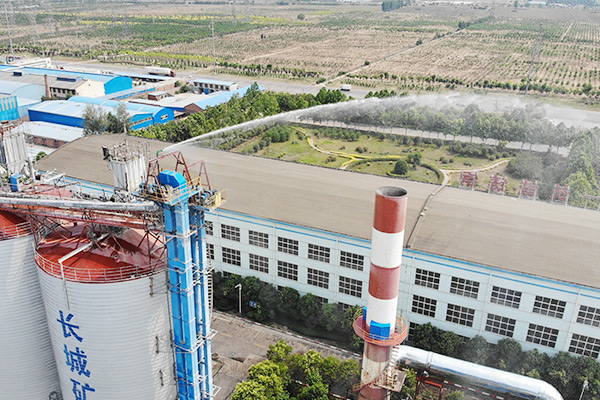 新鄉(xiāng)長(zhǎng)城機(jī)械礦渣微粉生產(chǎn)線高空噴霧